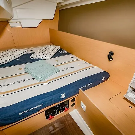 Botel Oceanis 38 Sitges
