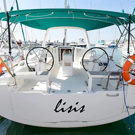 Botel Oceanis 38